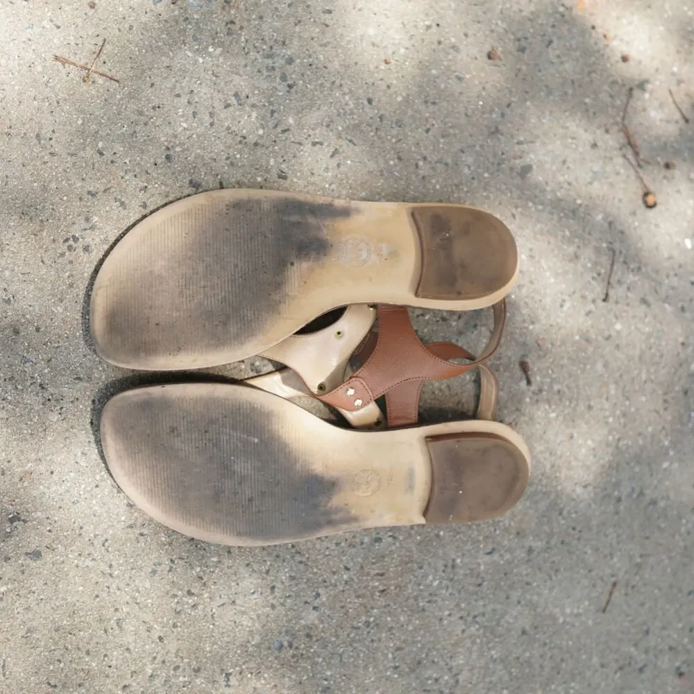 Michael Kors MK Plate Thong Flat Sandals Luggage Tan Leather Women's 9M